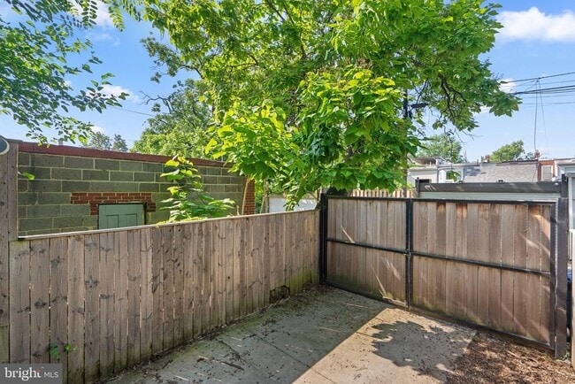 Building Photo - 1275 Oates St NE