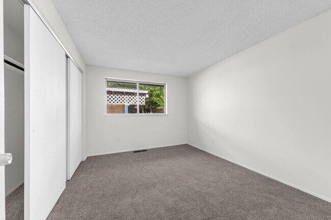 Building Photo - One Level Home in Stead
