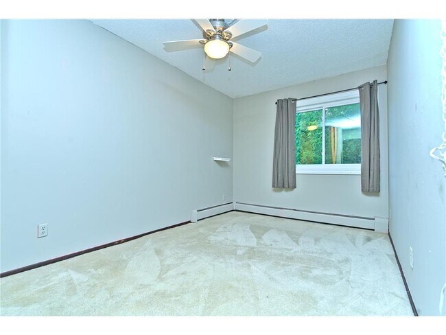 Building Photo - 1601 N Innsbruck Dr