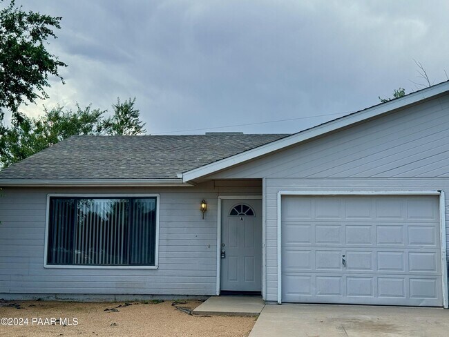 Building Photo - 3284 N Greg Dr