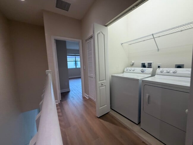 Building Photo - 9491 SW Merlin Ct