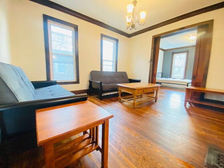 Building Photo - 1337 Madison St