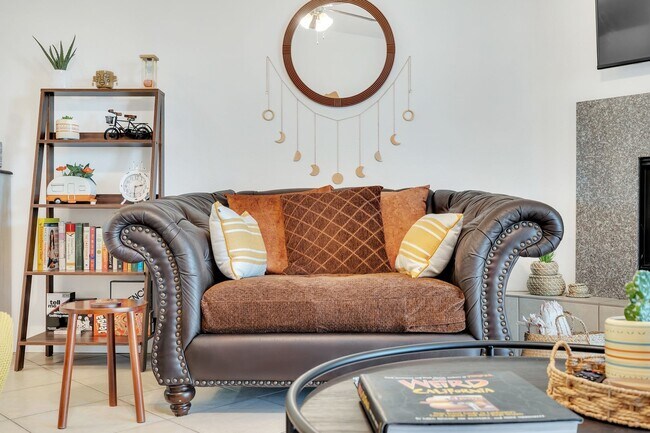 Building Photo - Boho Style 4 Bedroom 2 Bath Home, Fully Furnished