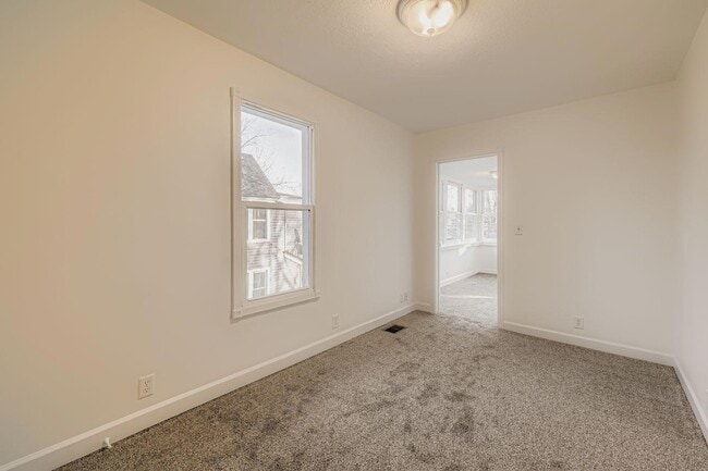 Building Photo - 988 Reaney Ave E