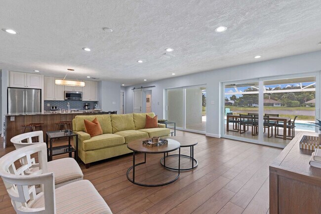 Building Photo - 2218 Kings Lake Blvd