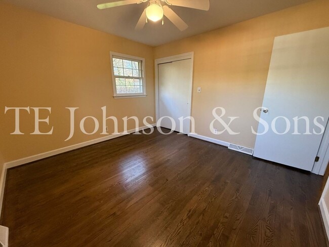 Building Photo - Spacious 4BR Home with Finished Basement, Screened Porch & Garage in Winston-Salem