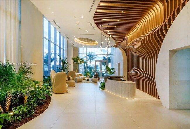 Building Photo - 700 NE 24th St