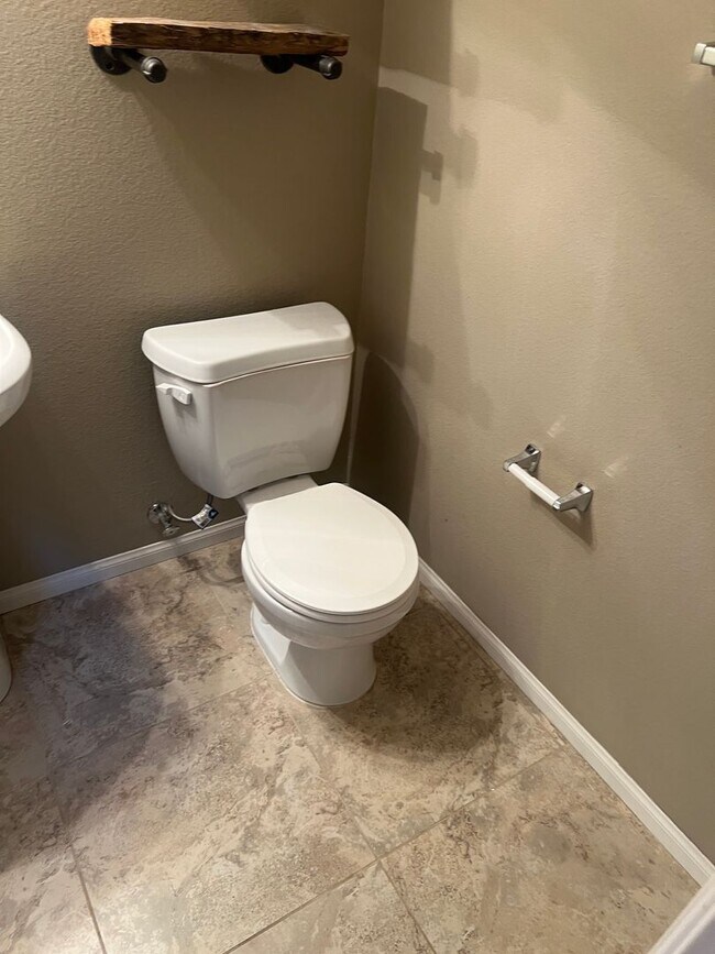 Building Photo - Located in the Southwest 3 Bed | 2.5 Bath | Loft | 2-Car Garage spacious backyard