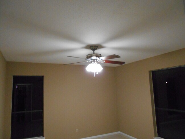 Building Photo - 9350 Country Creek Dr