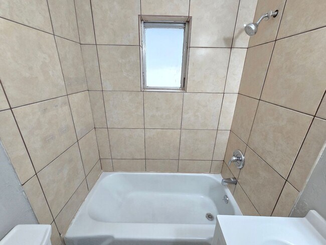 Building Photo - 2108 8th St