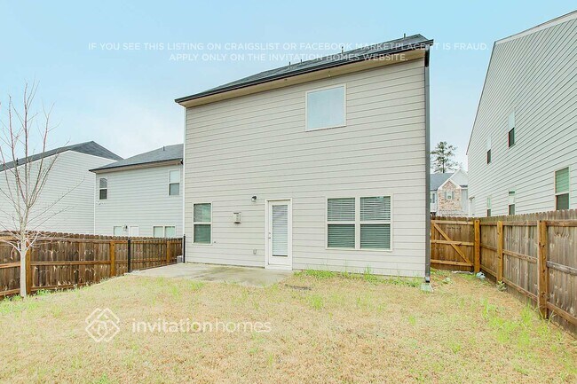 Building Photo - 3941 Lake Manor Way