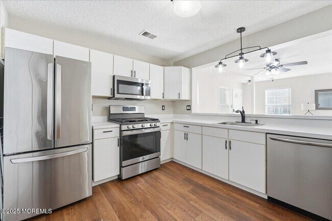 Building Photo - 26 Dover Ct