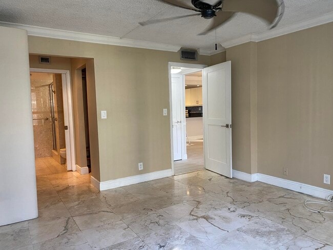 Building Photo - 15 Royal Palm Way