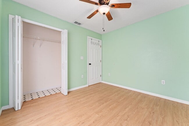 Building Photo - Charming 3-Bedroom, 2-Bath Home with 2-Car Garage and Bonus Room in Poinciana!