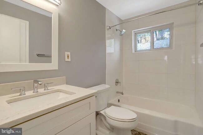 Building Photo - 3713 Lockwood Ln