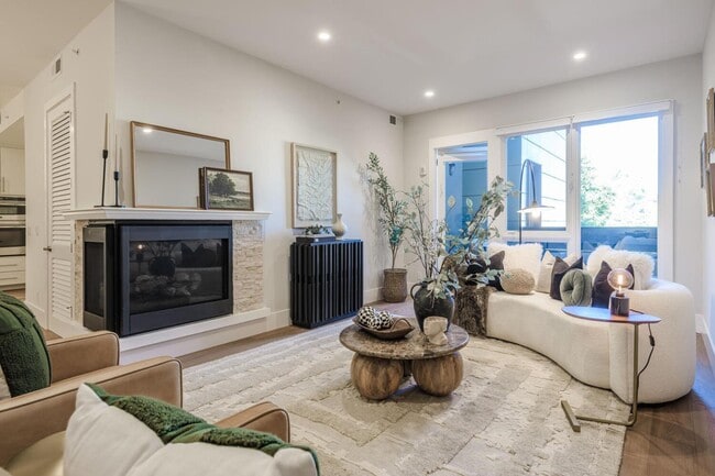 Building Photo - 600 El Camino Real