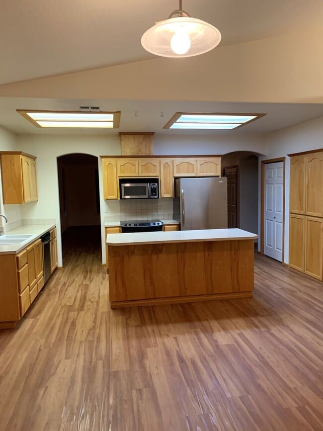 Building Photo - Attractive Santa Clara Home