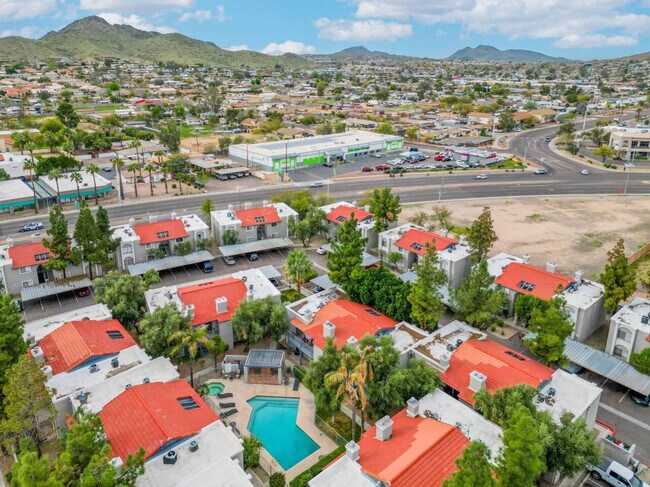 Building Photo - 15402 N 28th St