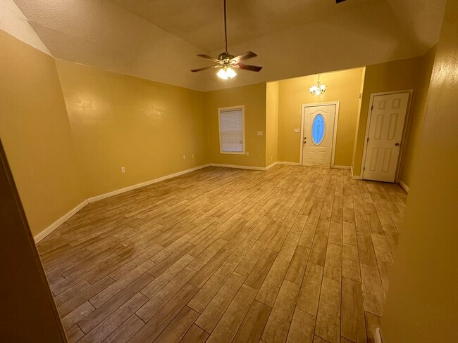 Living room - 5 Laudeac Ct