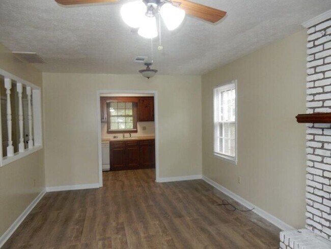 Building Photo - 6300 Olde Towne Dr