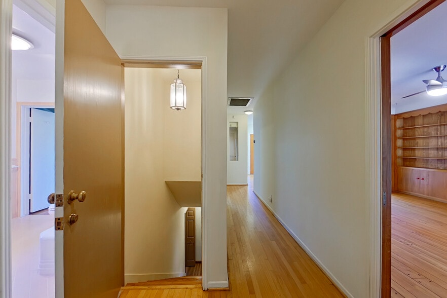 Building Photo - 1462 Glengarry Rd