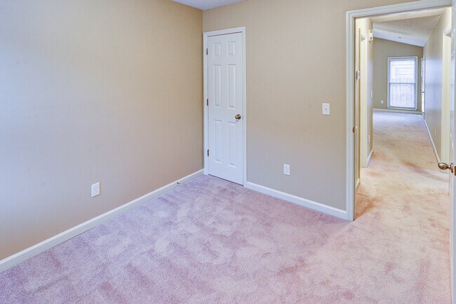 Building Photo - 149 Hollington Dr NE