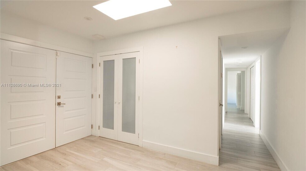 Building Photo - 10 Prospect Dr