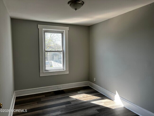 Building Photo - 1221 9th Ave