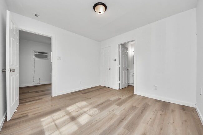 Building Photo - 209 Owens St