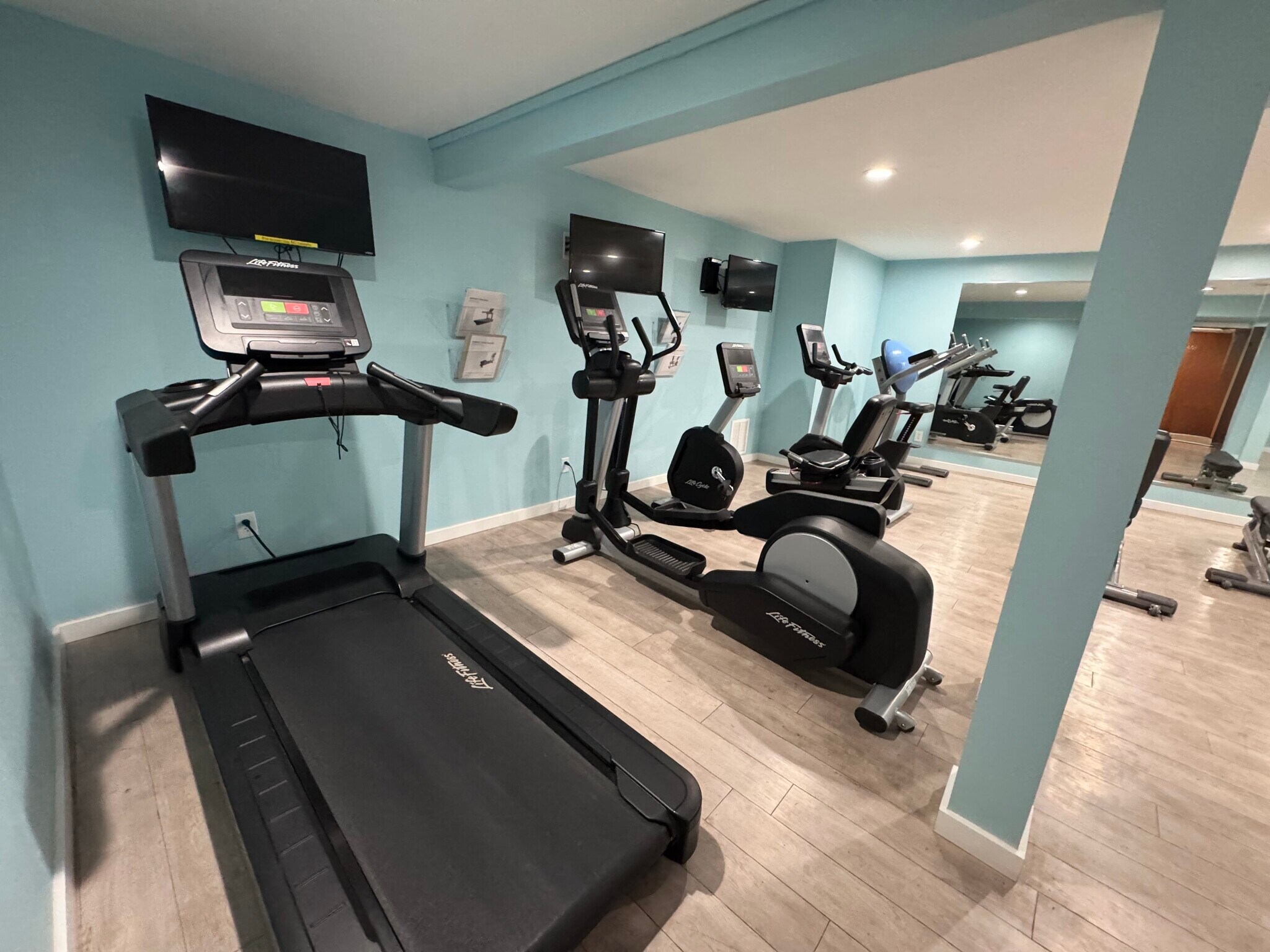 Building Photo - 7001 Sand Point Way NE