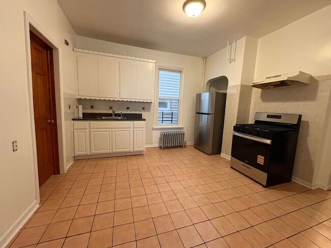 Building Photo - 139 Clifton Ave