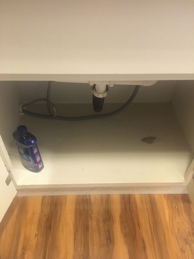 Building Photo - Chico 2 bed, one bath Duplex Private court...