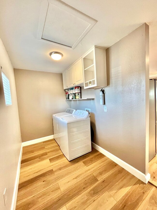 Building Photo - Midtown Cozy Two bedroom Home