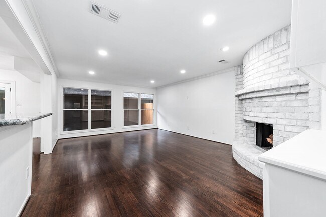 Building Photo - 727 Bunker Hill Rd