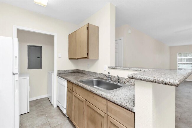 Building Photo - 4328 S Kirkman Rd
