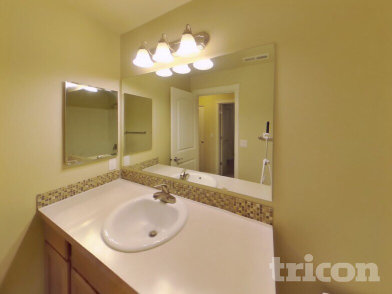 Building Photo - 4707 Natalee Dr SE