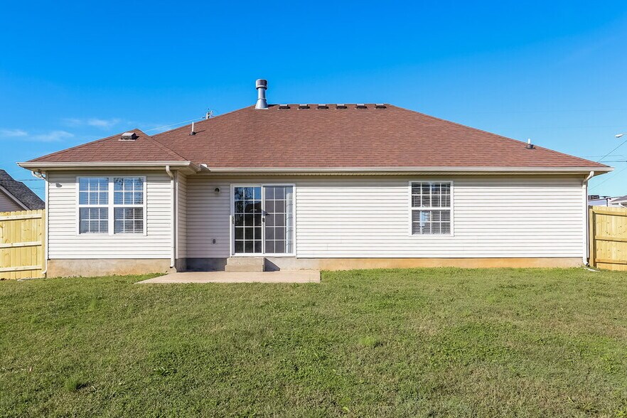 Building Photo - 323 Buttonwood Dr