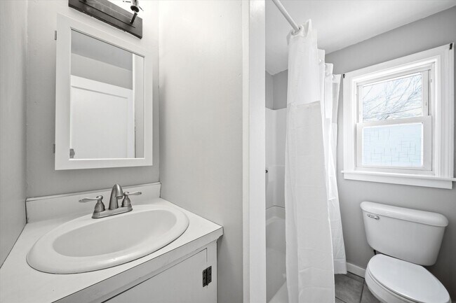 Building Photo - 77 Merrow St