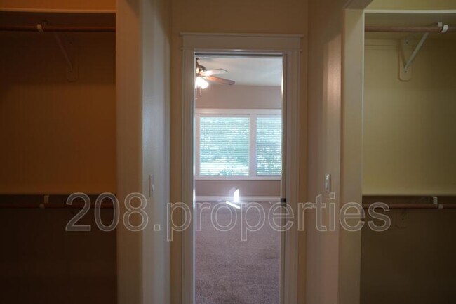 Building Photo - 871 N Grey Pebble Way