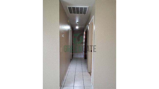 Building Photo - NOW AVAILABLE! Make this spacious 4 bedroo...