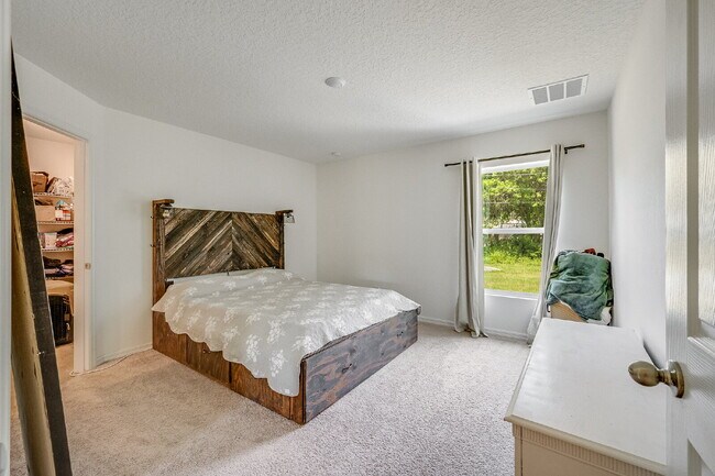 Building Photo - Bright & Spacious 3 Bedroom, 2 Bathroom Home with 2-Car Garage