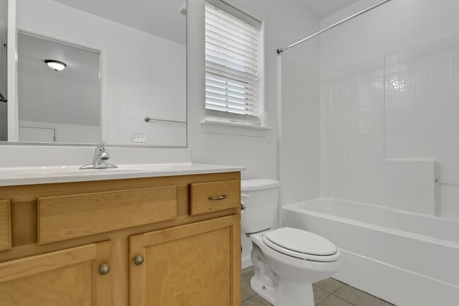 Building Photo - Shingle Landing 4 bedroom; 2,5 bath PET FRIENDLY Custom Home, Moyock NC