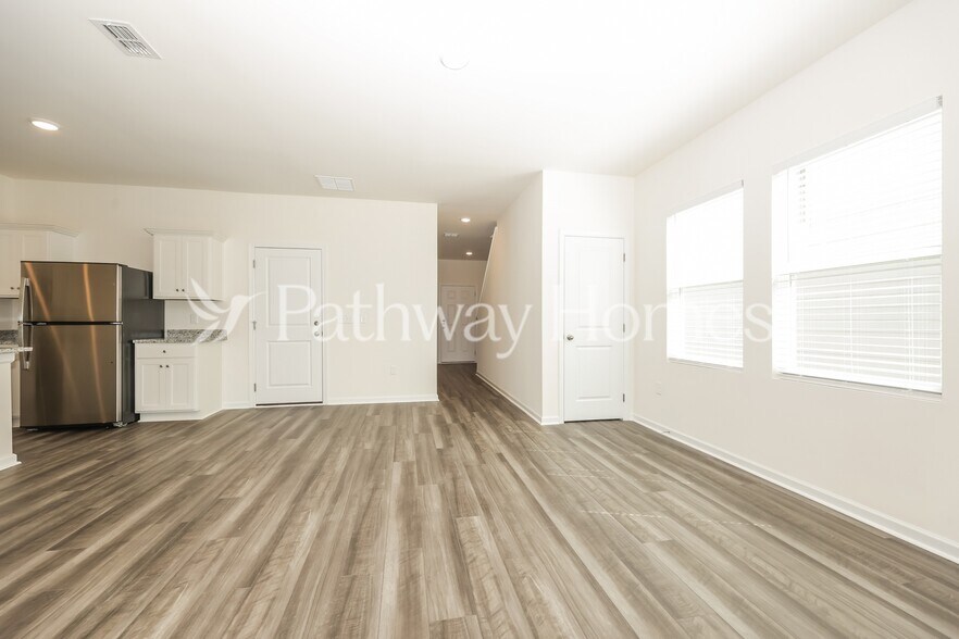 Building Photo - 209 Wild Daisy Wy