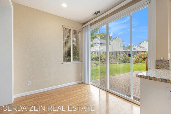 Building Photo - 3 br, 2.5 bath House - 7 Ratto Road