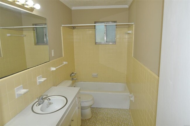 Building Photo - 2737 S Wallace Dr