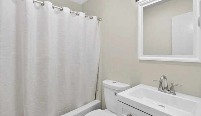 Building Photo - 13 Sligo St