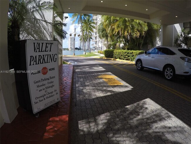 Building Photo - 18151 NE 31st Ct