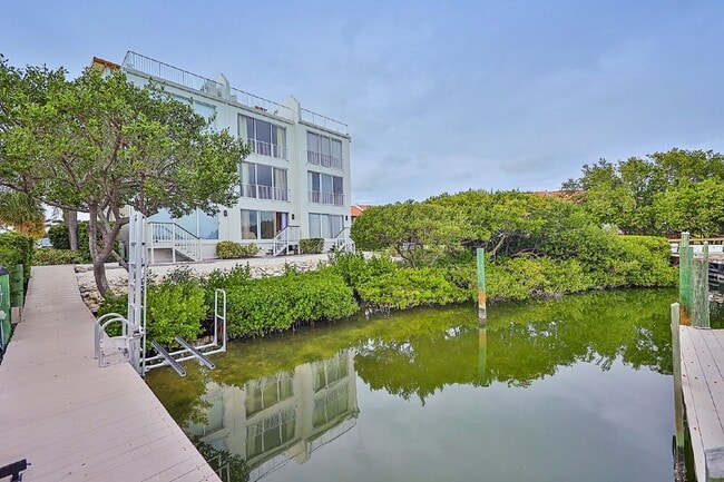 Building Photo - 1593 Pinellas Bayway S