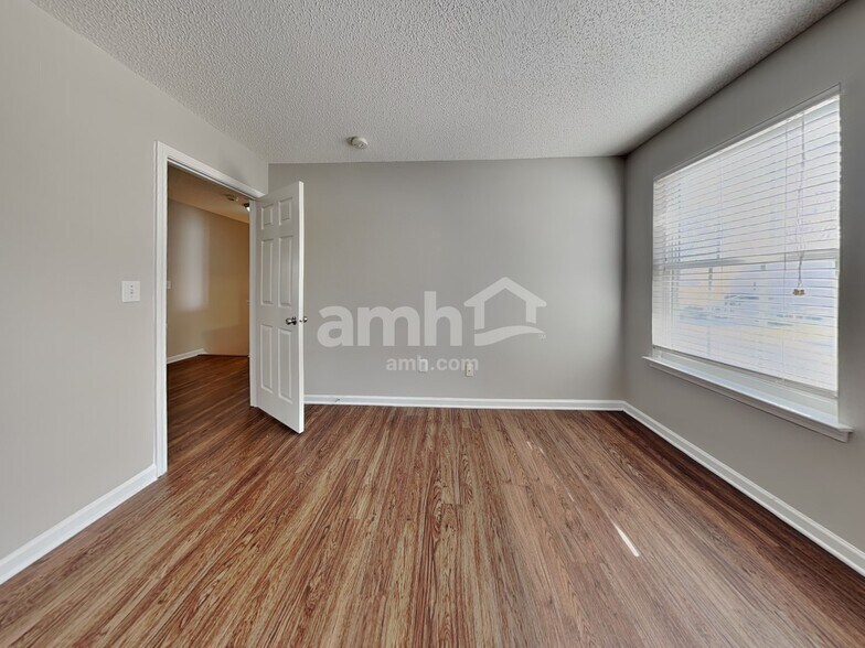 Building Photo - 3125 Teton Dr