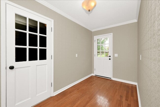 Building Photo - Beautiful 4 Br Brick home